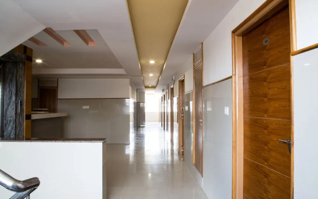 OYO 9248 Hotel Shrinidhi