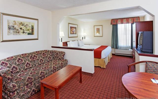 Holiday Inn Express & Suites Crossville, an IHG Hotel