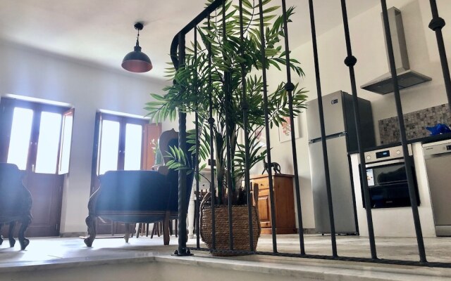 Large, Authentic 2-bed Apartment, Panoramic Views