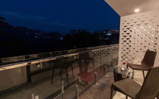 Hotel Seven Oaks