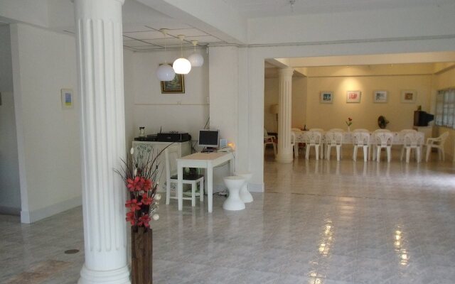 Albatross Guesthouse @ Thungwualaen Beach