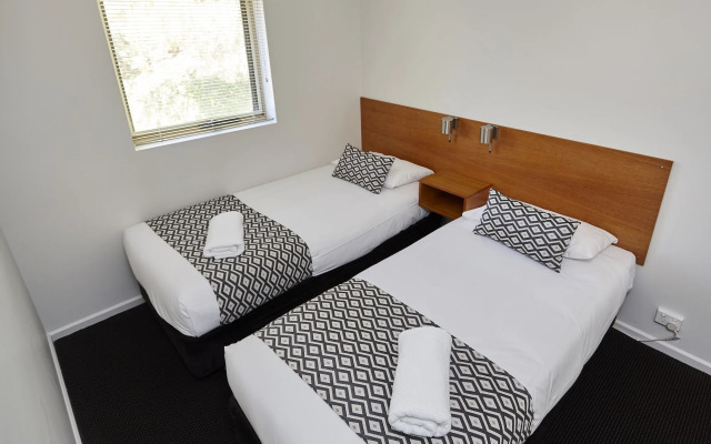 Elphin Villas Serviced Apartments & Motel Suites