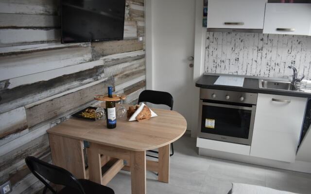Dante Apartment