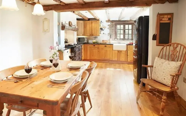 Host Stay Tregaer Mill Barn