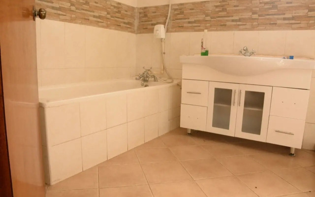 Karen Bomas Inn