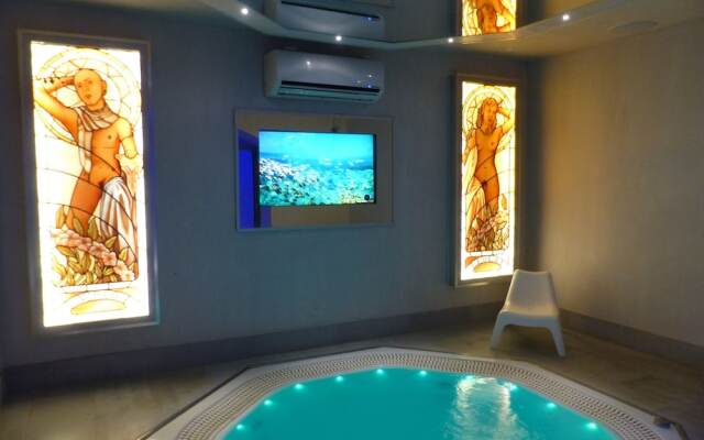 Love Hotel a Paris - Adults Only