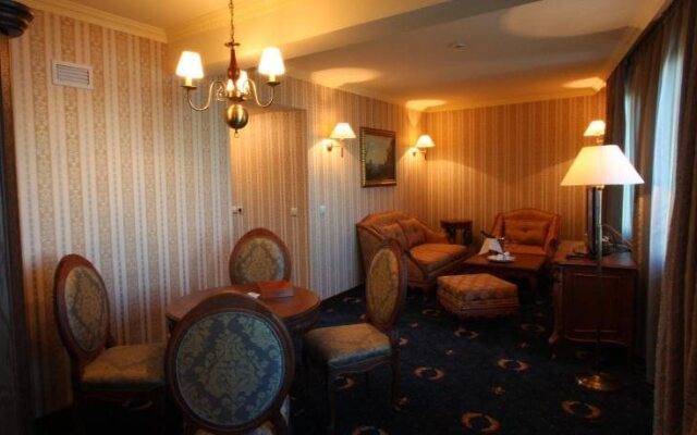 Efir Hotel