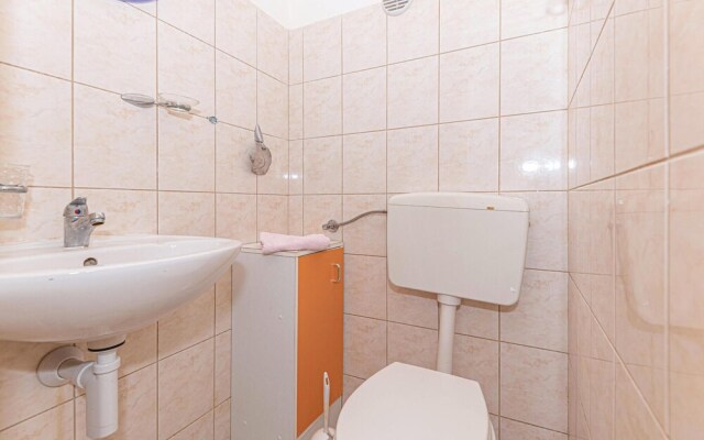 Nice Apartment in Grebastica With Wifi and 2 Bedrooms