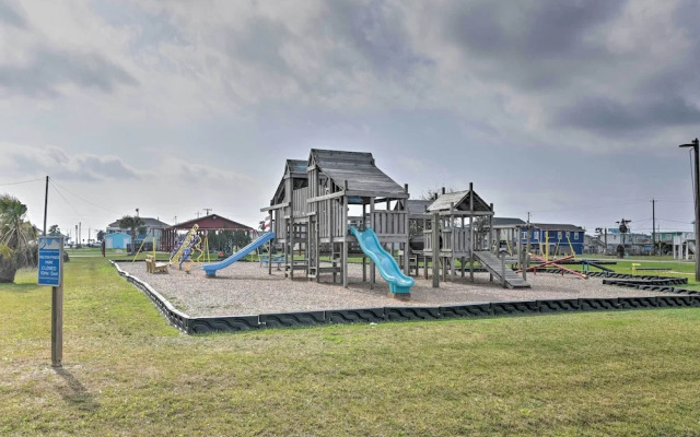 Pet-friendly Galveston Home: Walk to Beaches!