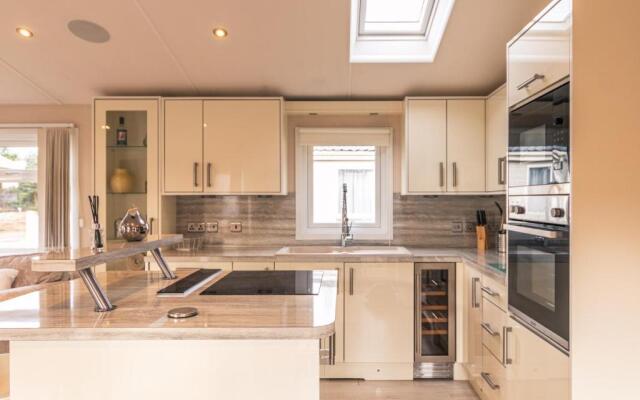 Juniper Lodge with Hot Tub