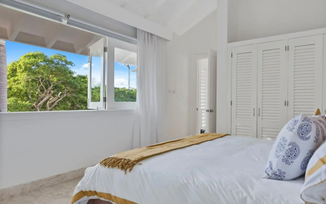 Oceanfront Golf Course Estate w Pool Guest House