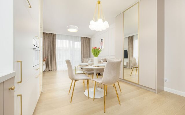 Stylish Apartment 7th Floor by Renters