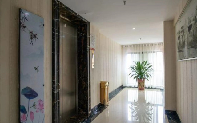 Qinyuan Holiday Hotel