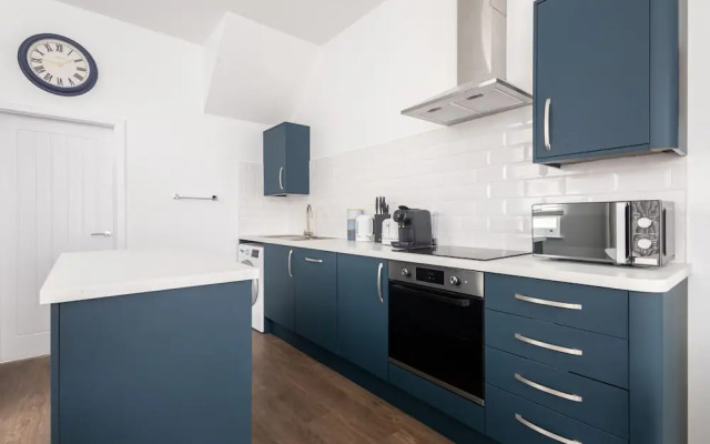 Host Stay Sanderling Chase