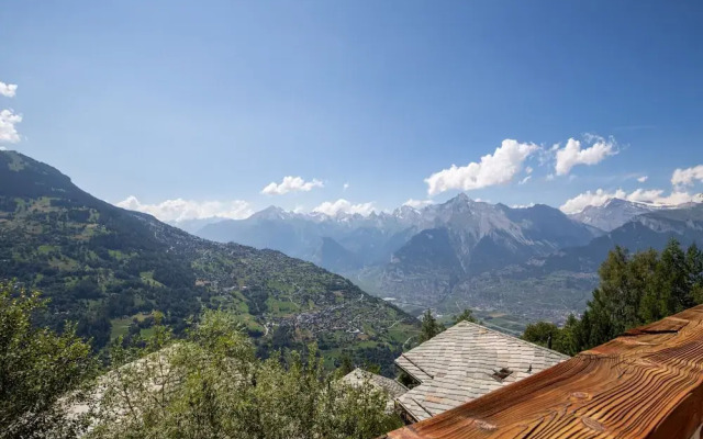 Spacious Chalet With Patio Facing Mountains