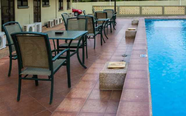 Sunlodge Hotel