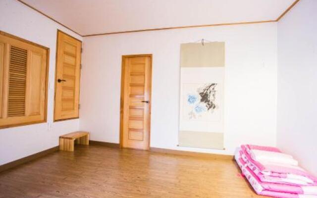 Aega Hanok Guesthouse