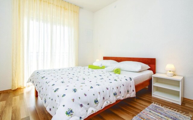 Stunning Home in Mali Rat With Wifi and 3 Bedrooms