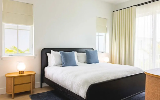 New Waterfront Home - Dreamside House