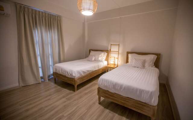 Vera Nidhra - Self check-in after 6pm