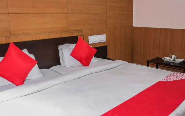 OYO 15715 Royal AR RESIDENCY