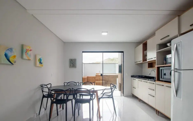 House w/ BBQ and Jacuzzi Adr0002