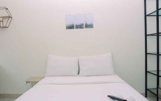 Stylish and Best Apartment Studio Unit Springlake Summarecon By Travelio – Guest Rooms – Bekasi
