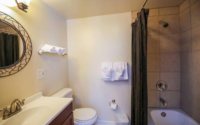 Hosteeva Iberville Street Suites