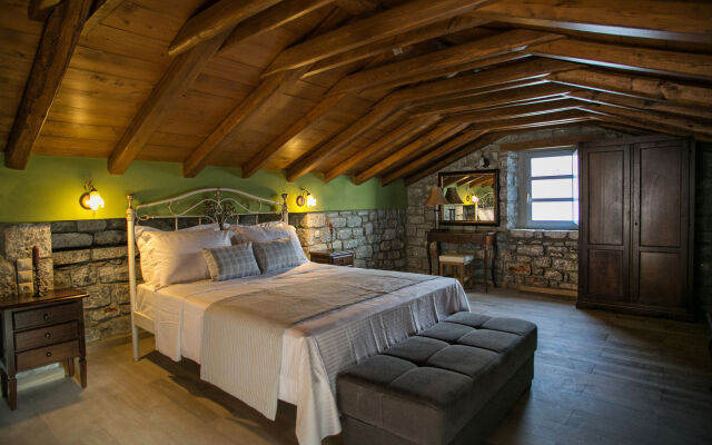 En Plo Luxury Suites