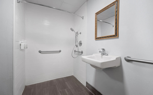 Wingate by Wyndham Savannah Gateway