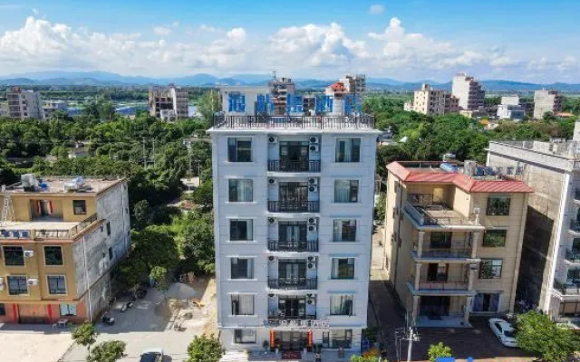 Dongxing Wanwei Langyuji Hotel (Golden Beach on Wanwei Island) — 2-star hotel in Fangchenggang