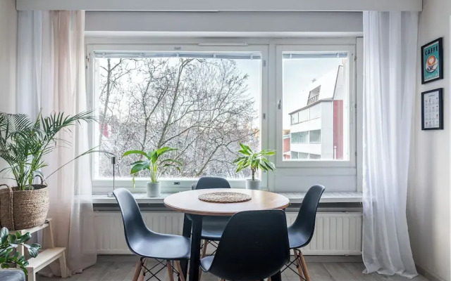 Bright & Cozy, Renovated Studio in the Center