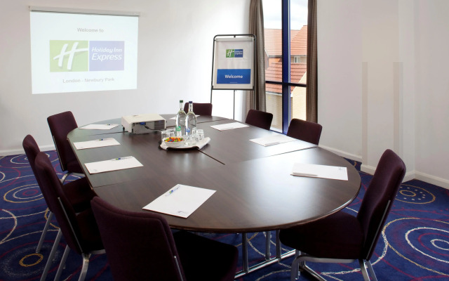 Holiday Inn Express London - Newbury Park