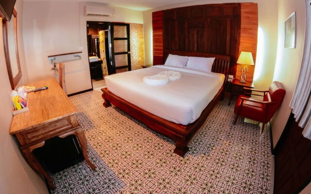 The 8 Factory Hotel Phitsanulok