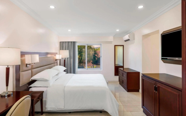 Sheraton Samoa Aggie Grey's Hotel & Bungalows