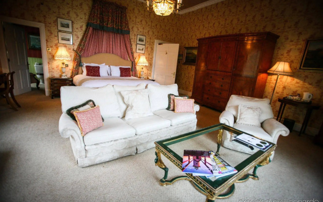 Storrs Hall Hotel