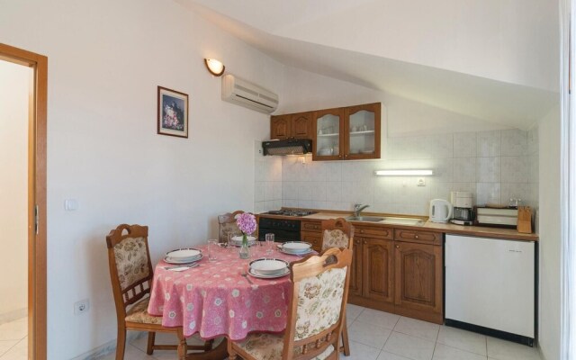 Nice Apartment in Supetar With 3 Bedrooms, Wifi and Outdoor Swimming Pool