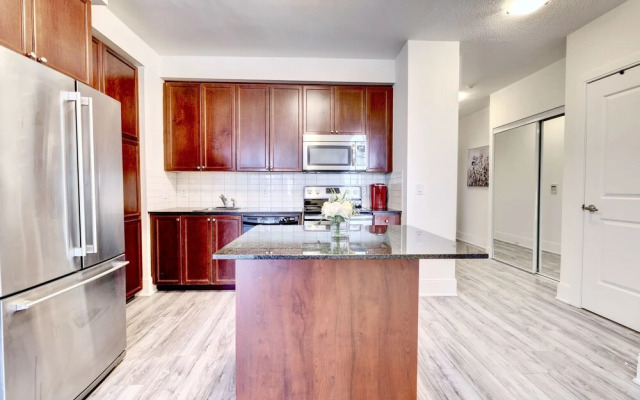 Grand Royal Condos -Mississauga SQ One
