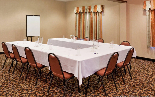 Holiday Inn Express Hotel & Suites Woodhaven by IHG