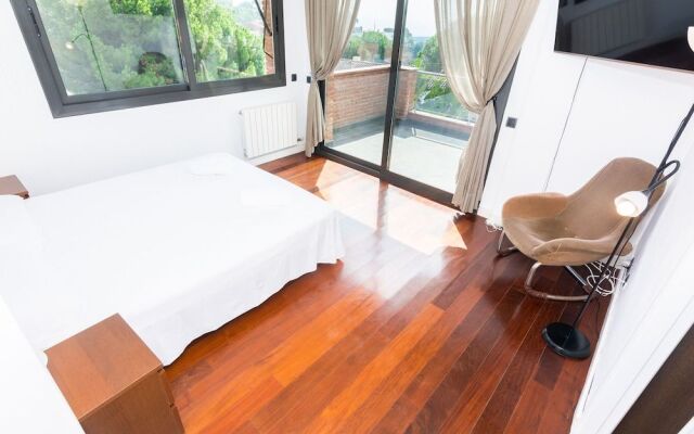 HomeHolidaysRentals Adonis