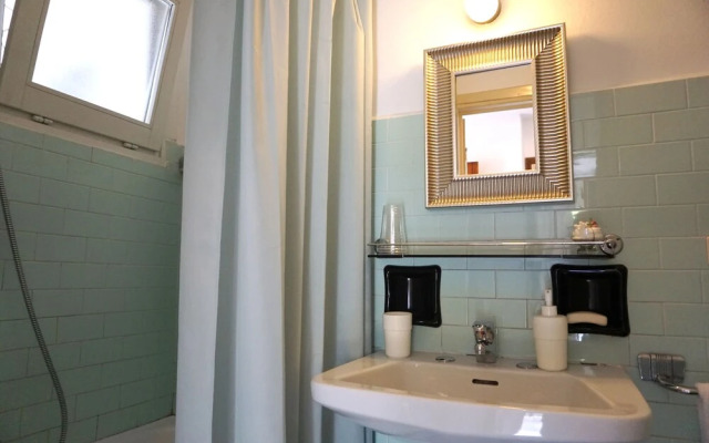 Apartment With Garden and Private Parking