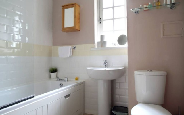 1 Bedroom Apartment By The Meadows