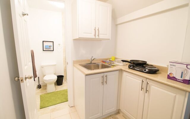 Studio Apartment near Kensington Market – Unit 3