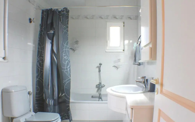 Stunning Home in Chalkida With 3 Bedrooms and Wifi