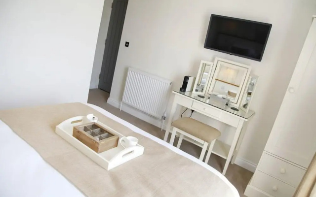 The Estuary Bar and Rooms