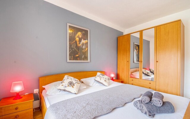 Awesome Home in Zavalatica With Wifi and 3 Bedrooms