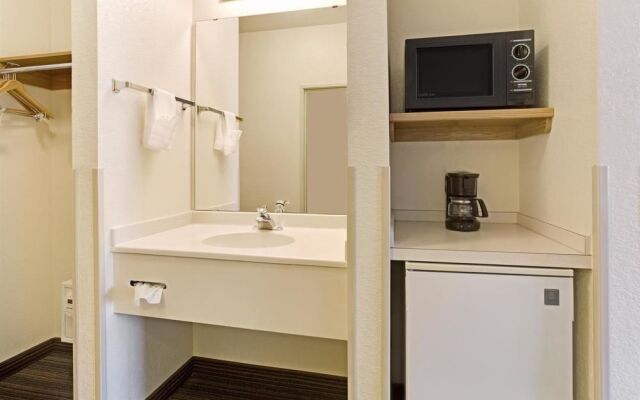 Days Inn & Suites Castle Rock