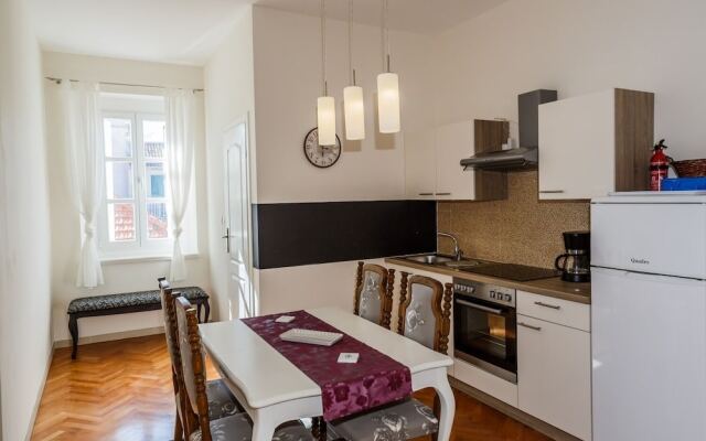 Sedam Bisera 11 - Charming & in Center - A2