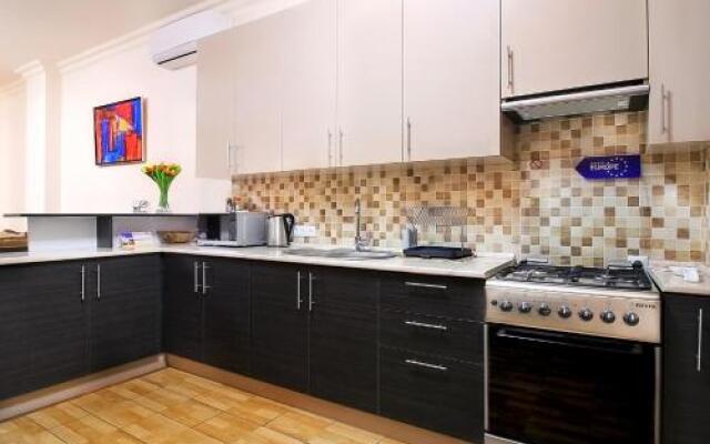 Apartment On Arami Street