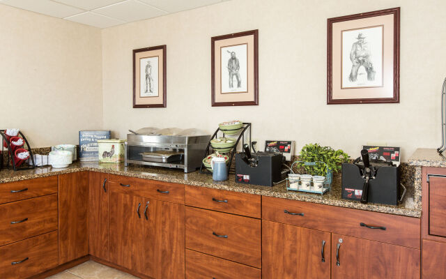 Boothill Inn And Suites